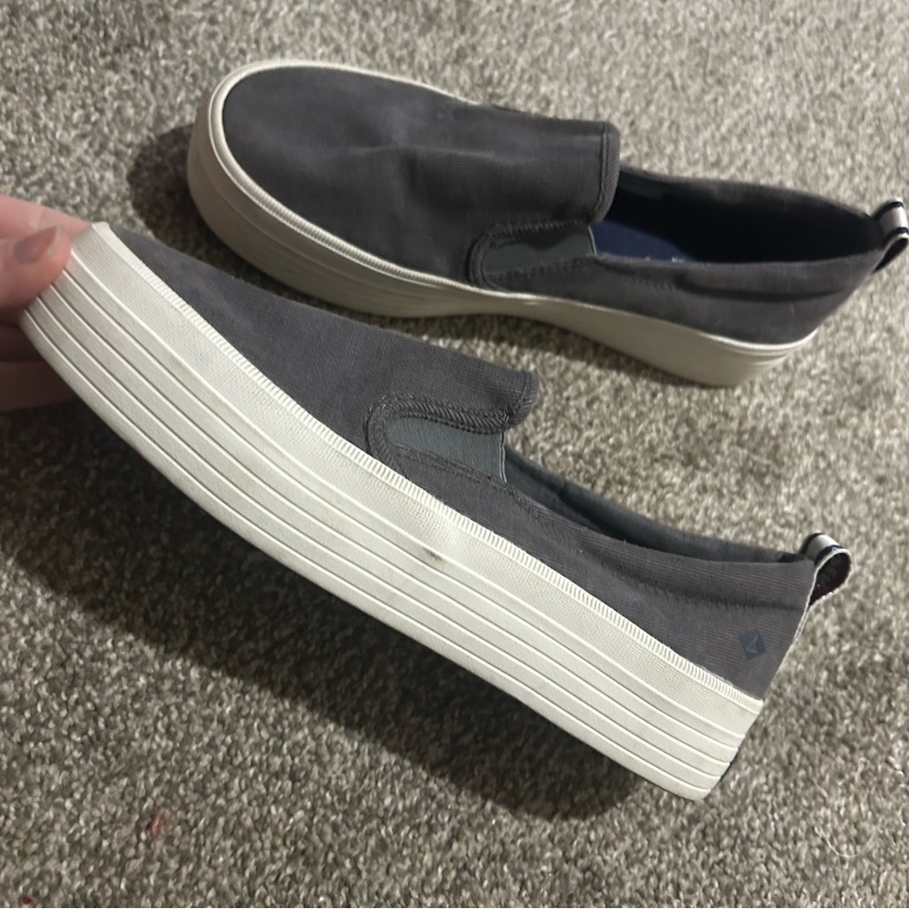 Sperry platform sneaker. Gray. Barely worn. Memory foam inside